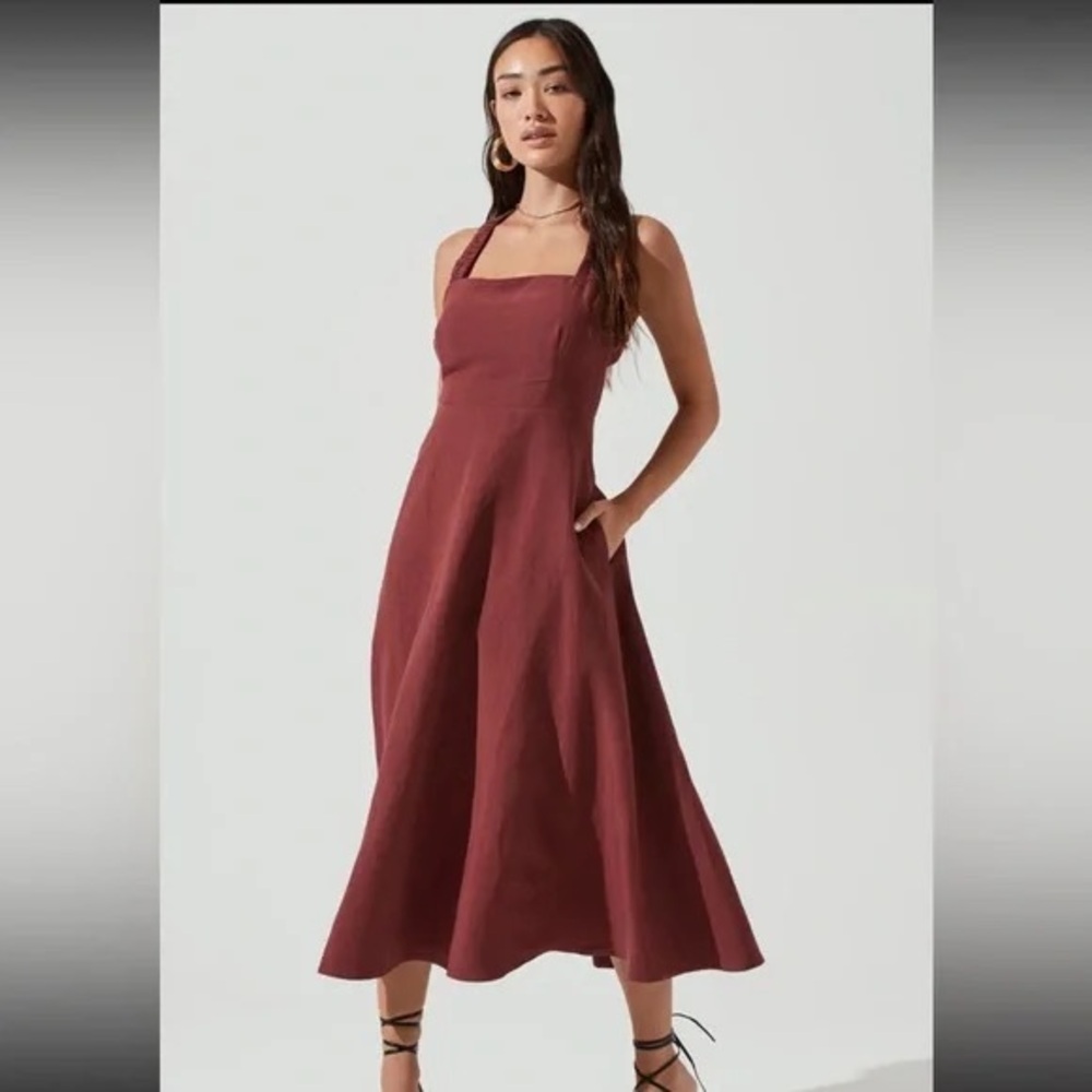 Astr Valenz Square Neck Open Back Midi Dress